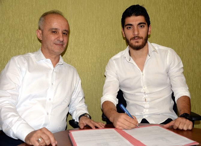 Atiker Konyaspor Can Demir Aktav İle 3 Yıllık Sözleşme İmzaladı