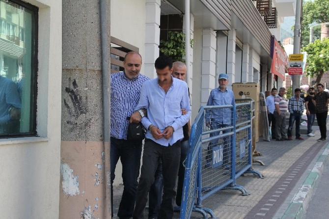 Bursa’da 2 Kadını Darp Ve Gasp Eden Zanlı Tutuklandı
